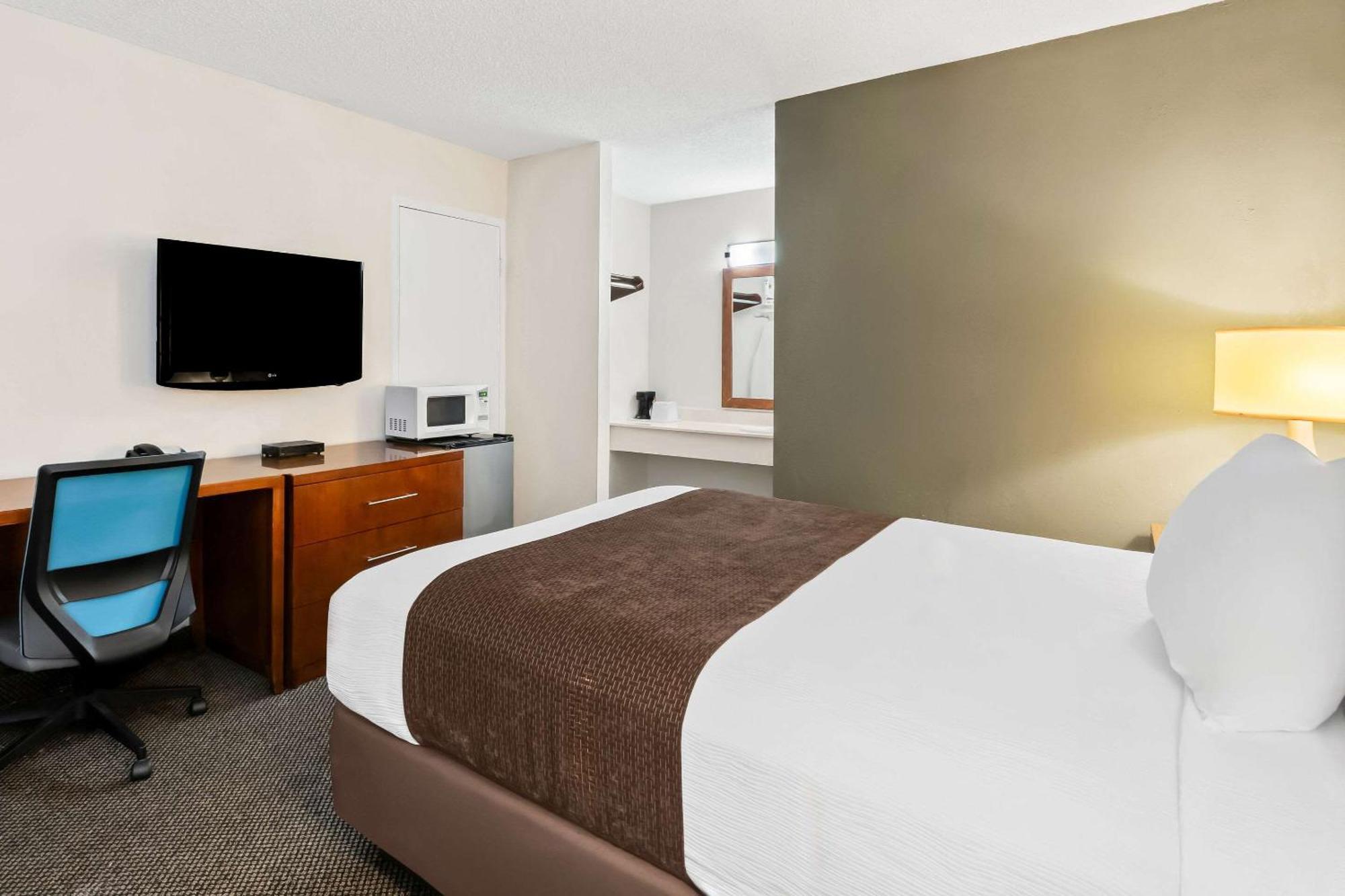 Rodeway Inn Долтон Экстерьер фото
