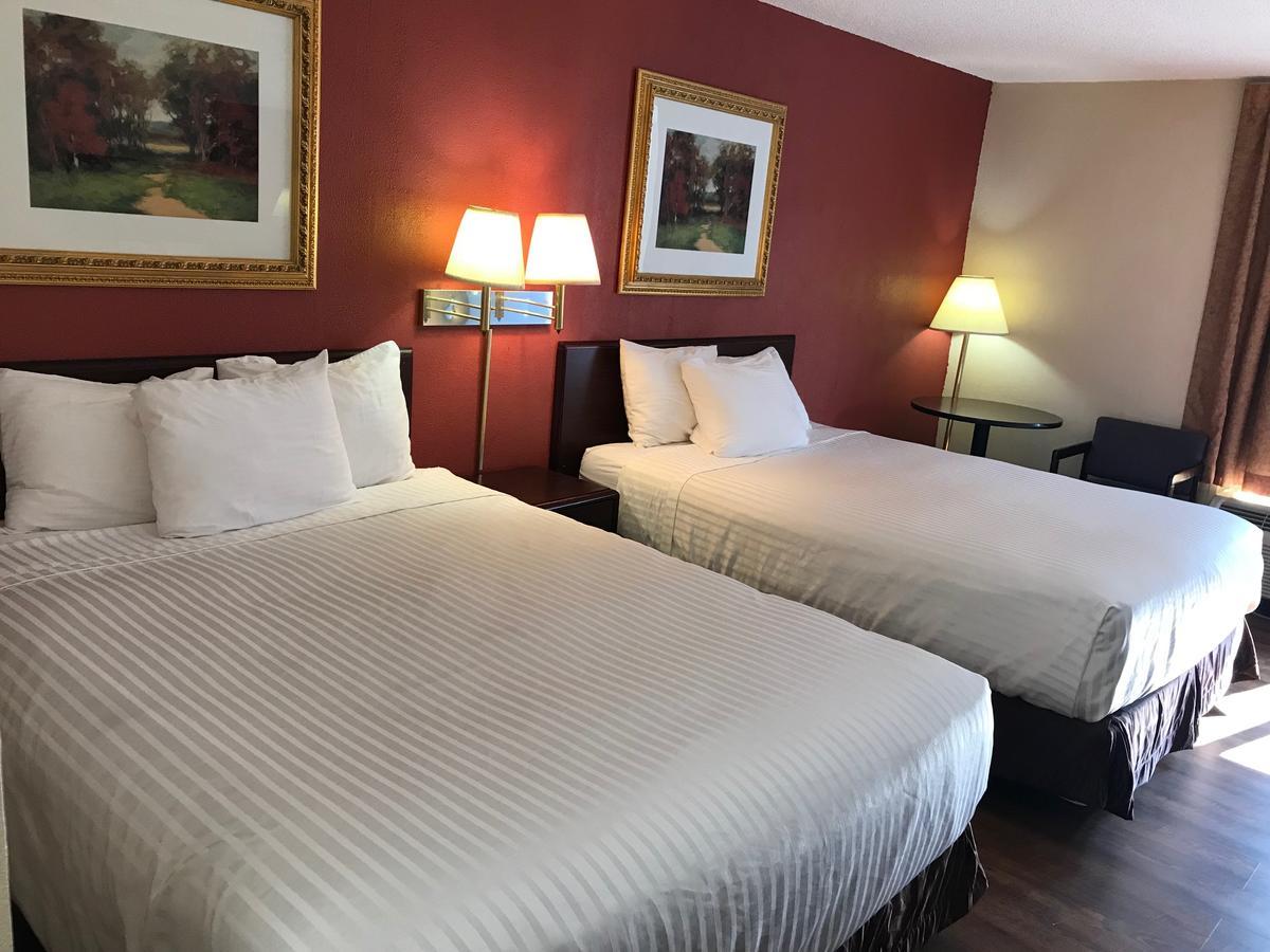 Rodeway Inn Долтон Экстерьер фото