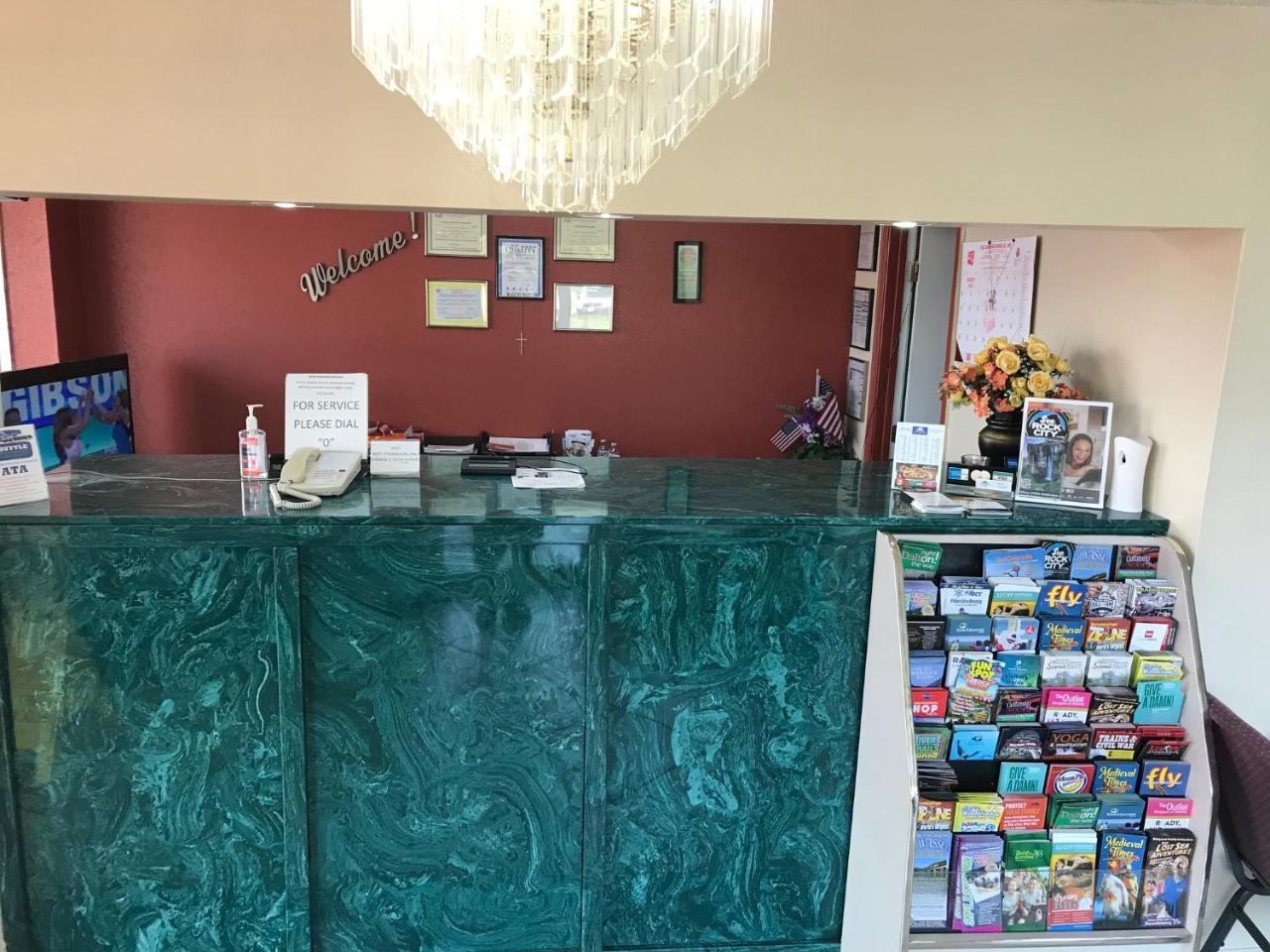 Rodeway Inn Долтон Экстерьер фото